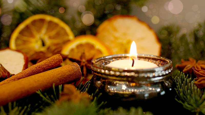 decorar salon con naranjas secas en navidad